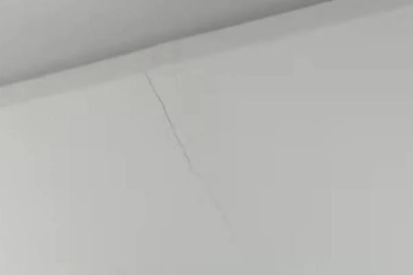 石膏板造型吊頂，有效預(yù)防墻面裝修成品開(kāi)裂有哪些措施?