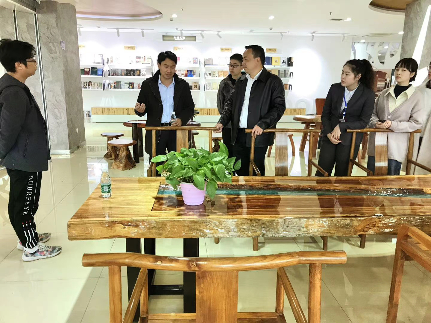 【中心動態】國家林業和草原局林產工業規劃 設計院所長張建輝到我中心調研指導工作