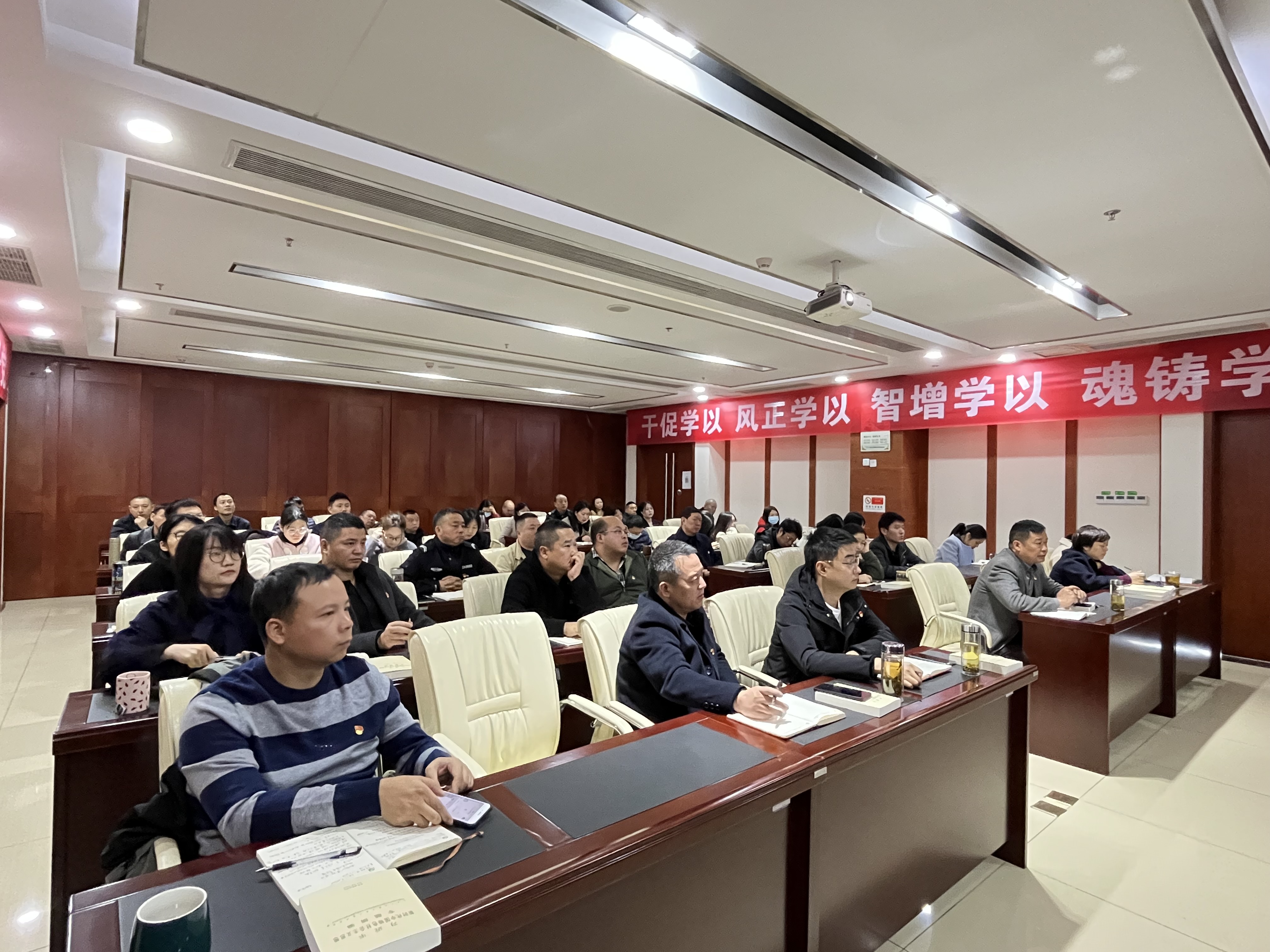 【黨建工作】青白江國際木材加工貿易園區開展習近平新時代中國特色社會主義思想專題黨課學習